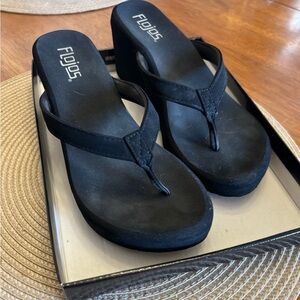 Flojos Women's Black Wedge Flip Flop Sandals